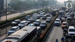 Pasca-libur Lebaran 2025, sejumlah ruas jalan utama di Jakarta kembali padat. (Liputan6.com/Herman Zakharia)