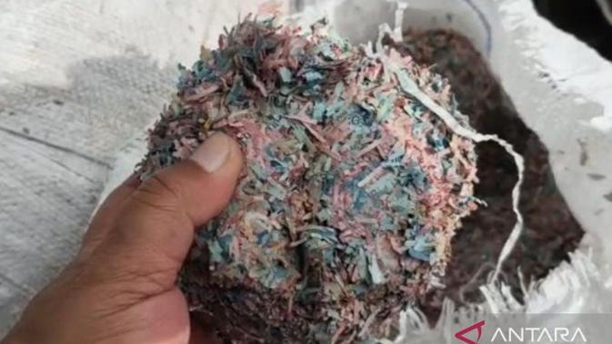 Misteri Penemuan Potongan Uang Kertas Sebanyak 21 Karung di TPS Bekasi
