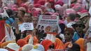 Suasana sekitaran KPU pun semakin meriah dengan adanya panggung orasi dan musik ditambah dengan iringan nyanyian untuk menyambut Bacapres Koalisi Perubahan. (Liputan6.com/Angga Yuniar)
