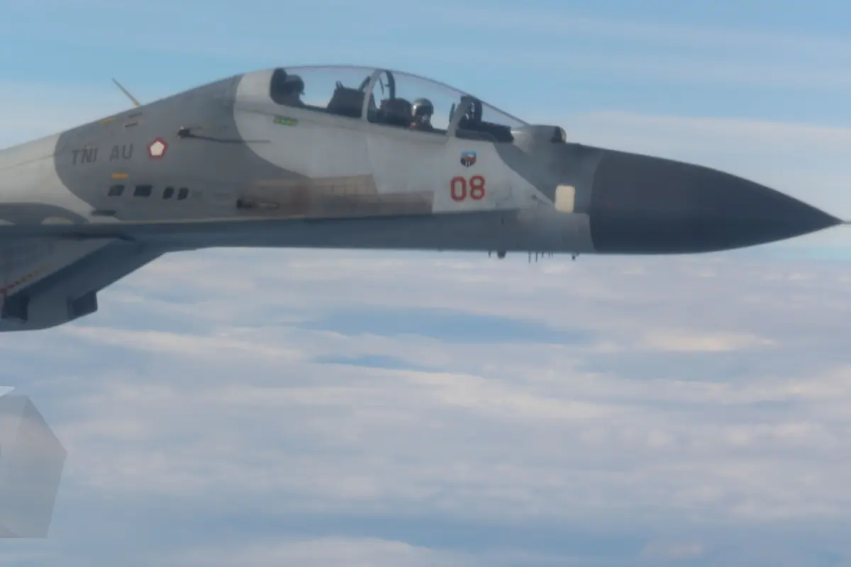 Penampakan Pesawat Sukhoi Kawal Wapres JK 
