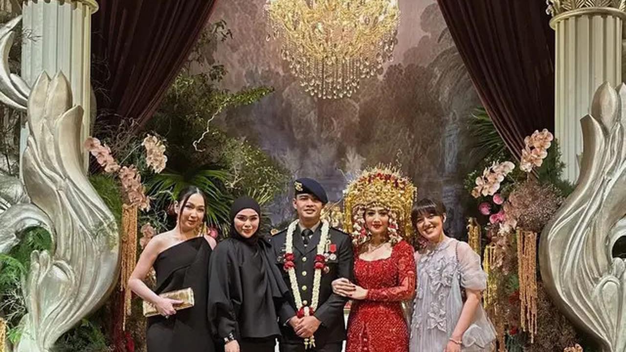 Jadi Momen Reuni Blink, Gaya Agatha Pricilla, Sivia Azizah dan Ify Alyssa di Pernikahan Febby Rastanty