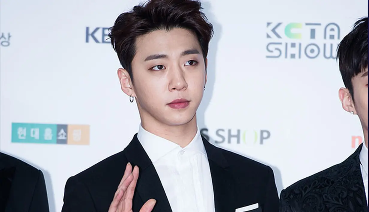 Bang Yongguk sendiri terkenal berkat kolaborasi dengan Song Jieun dan debutnya di B.A.P. (Kpopmap)