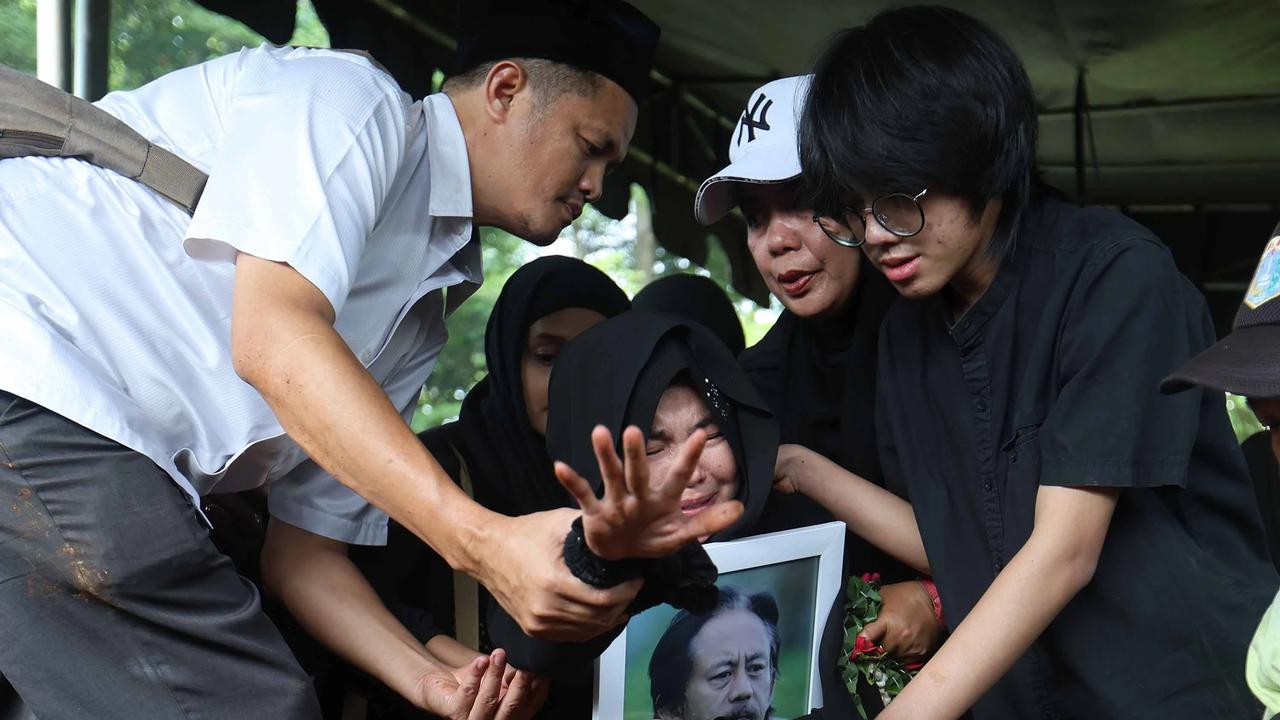 FOTO: Perpisahan Mengharukan Epy Kusnandar Ikon Kang Mus yang Dicintai Publik