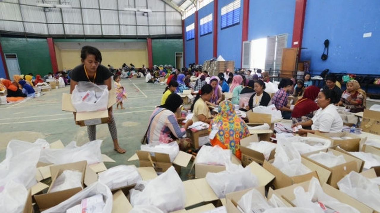 Memantau pelipatan dan penyortiran surat suara Pilkada Tangsel