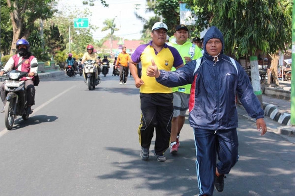 Ini diet ala polisi Kediri, lari 10 km di siang bolong