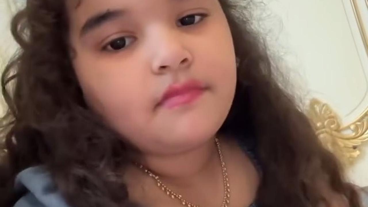 Ayang Anak Tasya Farasya Beri Tutorial Makeup Jadi Princess Aurora, Sudah Jago Tanpa Pakai Cermin
