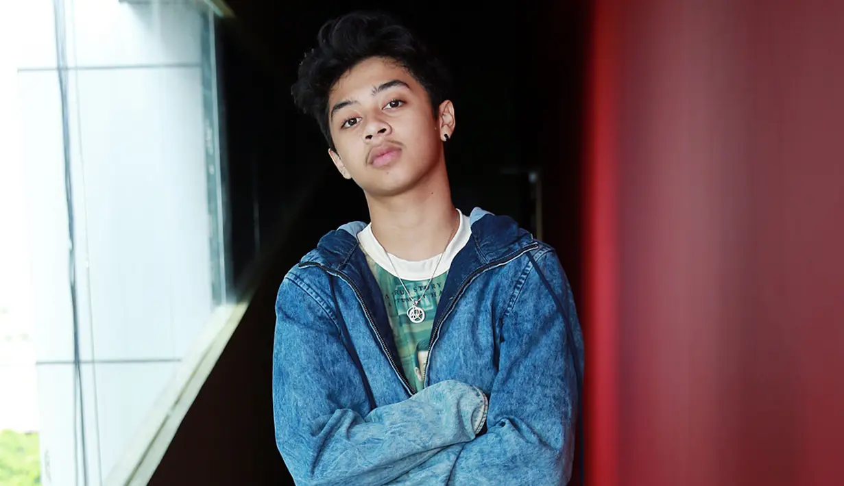 Meski tengah sibuk dengan dunia akting, Bastian Steel, tetap fokus pada karier bermusik yang telah membesarkan namanya. Kini ia tengah mempersiapkan untuk single ke dua. (Deki Prayoga/Bintang.com)