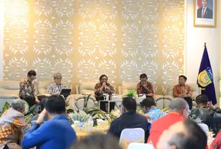 Wamendagri Ribka Haluk saat menghadiri Rapat Koordinasi Perbaikan Tata Kelola dan Pencegahan Korupsi Dana Otsus di wilayah Papua di Aula Kantor Gubernur Papua, Jayapura, Kamis (16/7/2026).