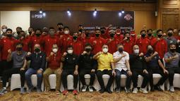 Pelepasan yang dihadiri oleh Ketua Umum PSSI, Mochamad Iriawan beserta jajarannya juga diikuti oleh seluruh Skuat Timnas Indonesia yang dipimpin pelatih Shin Tae-yong, serta para pemain termasuk pemain naturalisasi, Elkan Baggott. (Bola.com/M Iqbal Ichsan)