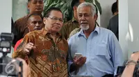 Mantan Perdana Mentri Timor Leste, Xanana Gusmao (Kanan) mendatangi kediaman Mentri Kemaritiman dan Sumber Daya Rizal Ramli (Kiri) terkait kerja sama bidang kemaritiman dalam hal illegal fishing, Jakarta, Minggu, (23/8/2015). (Liputan6.com/Johan Tallo)