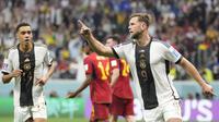 Selebrasi pemain Timnas Jerman, Niclas Fullkrug (kanan)&nbsp;usai menjebol gawang Spanyol dalam pertandingan Grup E Piala Dunia 2022 yang berlangsung di Al Bayt Stadium, Qatar, Senin (28/11/2022). (AP Photo/Luca Bruno)