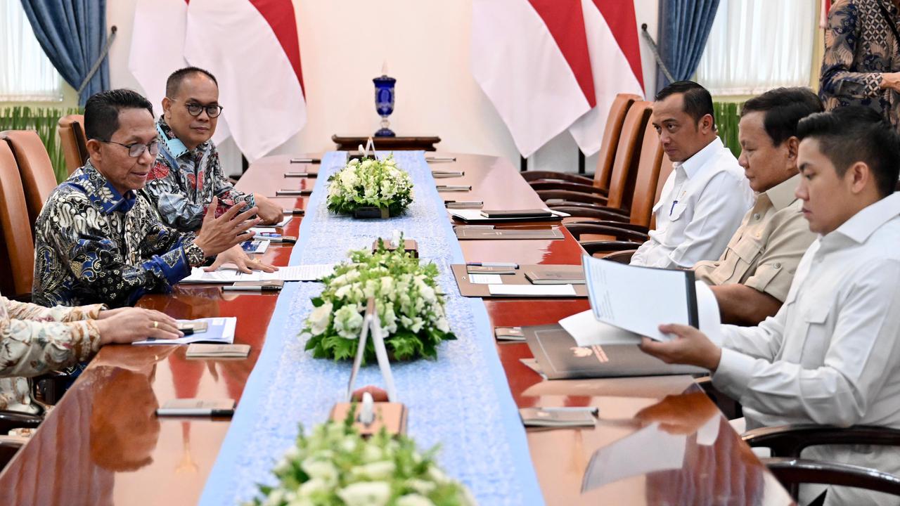 VIDEO: Prabowo Ancam Pecat Pejabat, Panggil Bos BP Batam Diminta Kebut & Hapus Izin Rumit