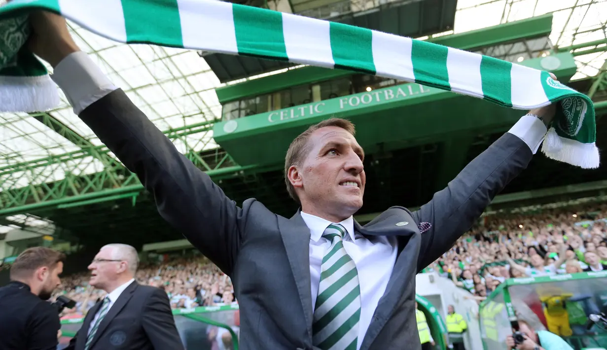 Mantan pelatih Liverpool, Brendan Rodgers saat memperkenalkan diri menjadi pelatih Celtic FC yang baru di stadion Celtic Park, Skotlandia, (23/5). Rodgers menyepakati kontrak 12 bulan dengan kampiun Skotlandia tersebut. (Reuters / Russell)