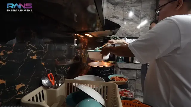 Potret Dapur Rumah Merry Asisten Raffi Ahmad