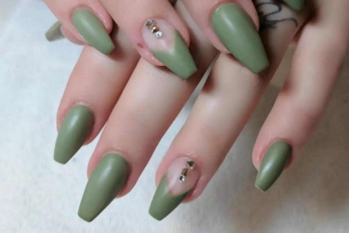 Miliki Kuku Bagus dengan Mencoba Nail Art Super Simpel 