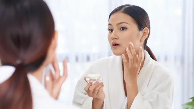 Baru Mulai Rutin Menggunakan Skincare di Usia 30 Tahun, Terlambat Nggak Sih?