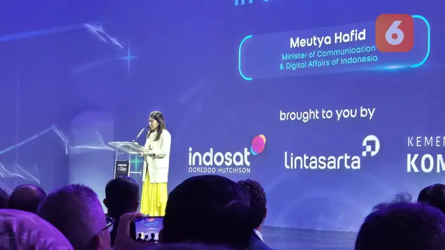 Menkomdigi Meutya Hafid memberikan keynote speech di acara Indonesia AI Day 2024 di Jakarta (14/11/2024). Liputan6.com/Agustin Setyo Wardani