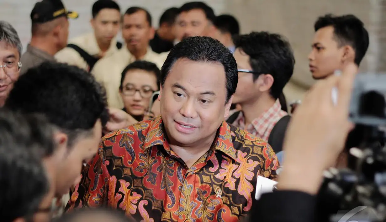 Menteri Perdagangan (Mendag) Rachmat Gobel memastikan bahwa harga beras menjelang Natal dan tahun baru 2015 hanya naik tipis, Jakarta, Senin (15/12/2014). (Liputan6.com/Faizal Fanani)