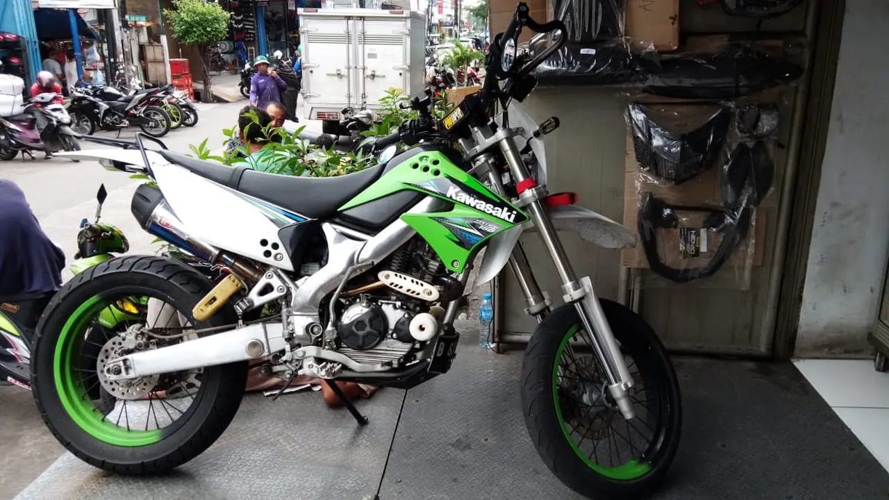 Sepeda motor trail