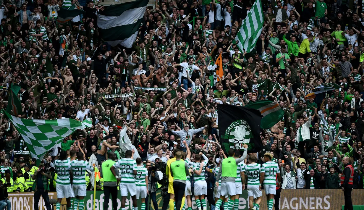 Celtic Park menjadi saksi sejarah di Liga Champions 2012/13 saat Celtic mengalahkan Barcelona dengan skor 2-1. Mampu menampung 60.832 orang, stadion ini selalu menjadi mimpi buruk bagi tamu-tamunyanya lewat jamuan cemooh dan intimidasi. (AFP/Andy Buchanan)