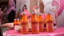 Hemaviton C1000+Collagen merupakan produk minuman kesehatan pertama di Indonesia yang menggabungkan dua manfaat sekaligus, yaitu menjaga daya tahan tubuh dan menjaga kesehatan kulit dari dalam, Jakarta, Kamis (7/4). (Liputan6.com/Angga Yuniar)