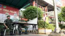 Personel TNI berjaga di Posko Terpadu kawasan Glodok, Jakarta, Selasa (21/5). Rampungnya rekapitulasi suara Pemilu 2019 membuat pengamanan di sejumlah titik strategis turut diperketat. (Liputan6.com/Immanuel Antonius)