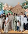 Momen bahagia kembali mewarnai kehidupan Shandy Purnamasari, yang baru saja mendapat kejutan manis berupa baby shower dari rekan selebritis-nya. Beberapa di antaranya ada anggota geng Cendol, Aaliyah Massaid, hingga Azizah Salsha yang  menambah kemeriahan suasana. [@nissyaa/@azizahsalsha_/@aaliyah.massaid].