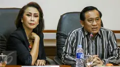 Ketua dan Sekretaris Pansel Kompolnas, Komjen Pur Imam Sudjarwo dan Yenti Garnasih (kiri) mengumumkan  24 peserta yang lolos dan bisa maju ke tahapan seleksi berikutnya, di Gedung Kompolnas, Jakarta, Rabu (30/3). (Liputan6.com/Yoppy Renato)