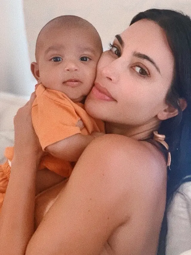 [Fimela] Kim Kardashian dan Baby Psalm