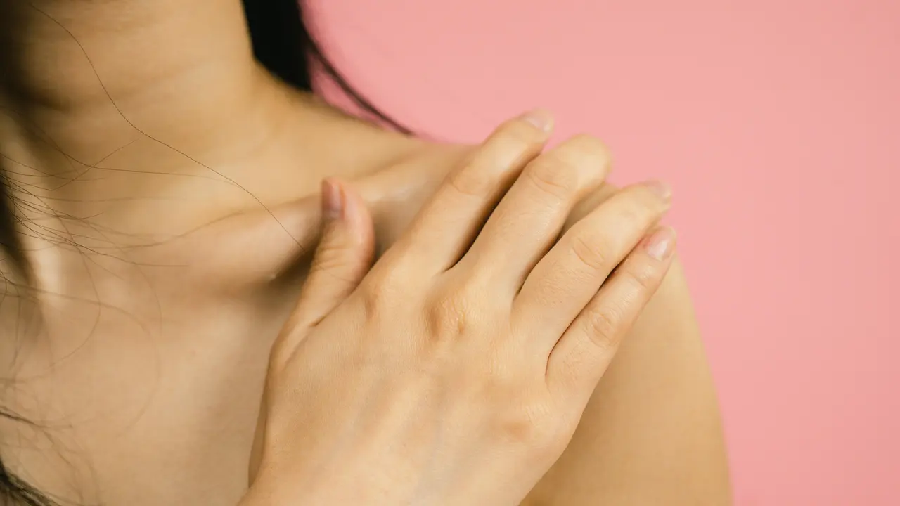 Latihan Peregangan Bahu Ringan untuk Membantu Meredakan Ketegangan Otot