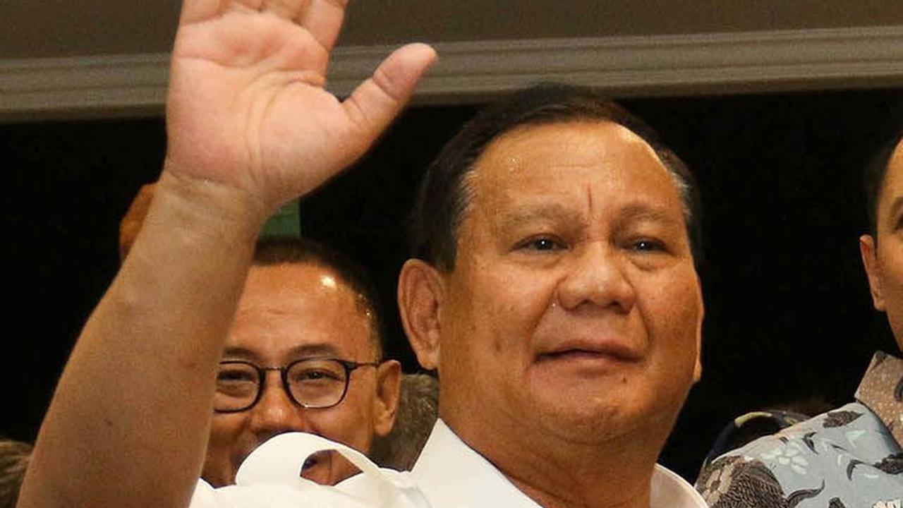FOTO: Momen Prabowo Resmi Umumkan Gibran Jadi Cawapres