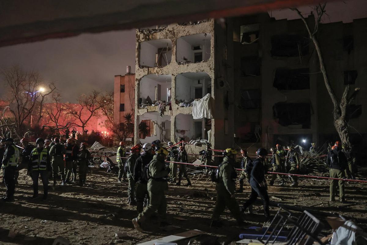 FOTO Arad Israel Luluh Lantak Dihantam Rudal Iran