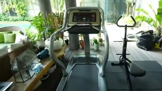 Rossa memperlihatkan kediamannya (YouTube/Taulany TV)