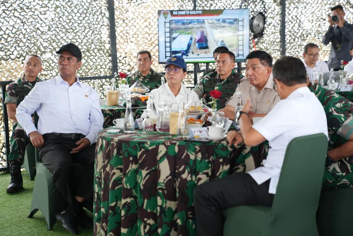Menhan Sjafrie Tinjau Yonif Teritorial Pembangunan