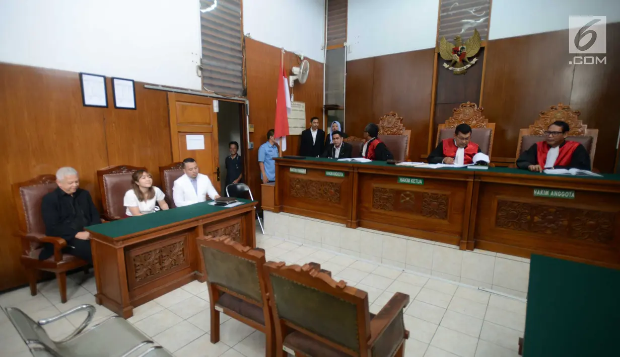 Gisella Anastasia saat menghadiri sidang cerai dengan Gading Marten di Pengadilan Negeri Jakarta Selatan, Rabu (23/1). Sidang perceraian Gisella dengan Gading diputuskan setelah diproses selama hampir dua bulan. (Kapanlagi.com/Bayu Herdianto)