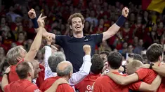 Petenis Inggris Raya, Andy Murray (tengah) merayakan kemenangan bersama rekannya usai mengalahkan petenis Belgia, David Goffin Pada Final Piala Davis di Flanders Expo, Ghent, Belgia, Minggu (30/11/2015). (AFP Photo/Belga/Dirk Waem) 