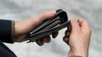 Ilustrasi hemat, dompet, uang. (Photo by Aleksandrs Karevs on Unsplash)
