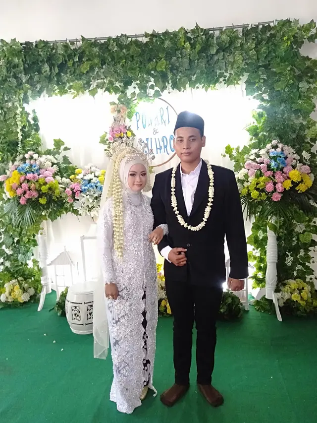 6 Momen Pernikahan Ponari Si Dukun Cilik, Banjir Ucapan dari Warganet