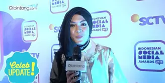 Rizma Uldiandari mendapatkan kesempatan untuk tampil di acara Indonesian Social Media Awards (ISMA) 2K16. Berlenggak-lenggok di atas panggung, bagaimana perasaan Rizma?