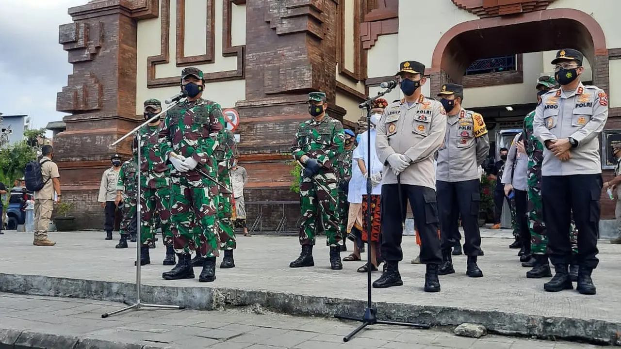 Panglima TNI-Kapolri di Pasar Badung Bali