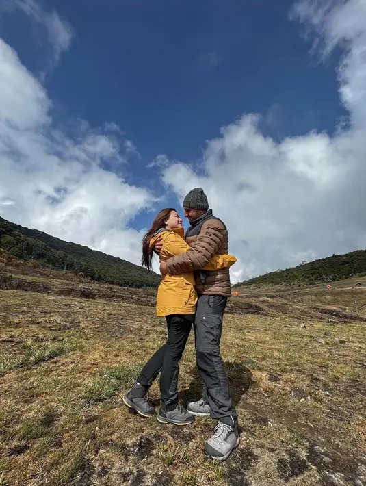 <p>[Instagram/natahalieholscher]</p>