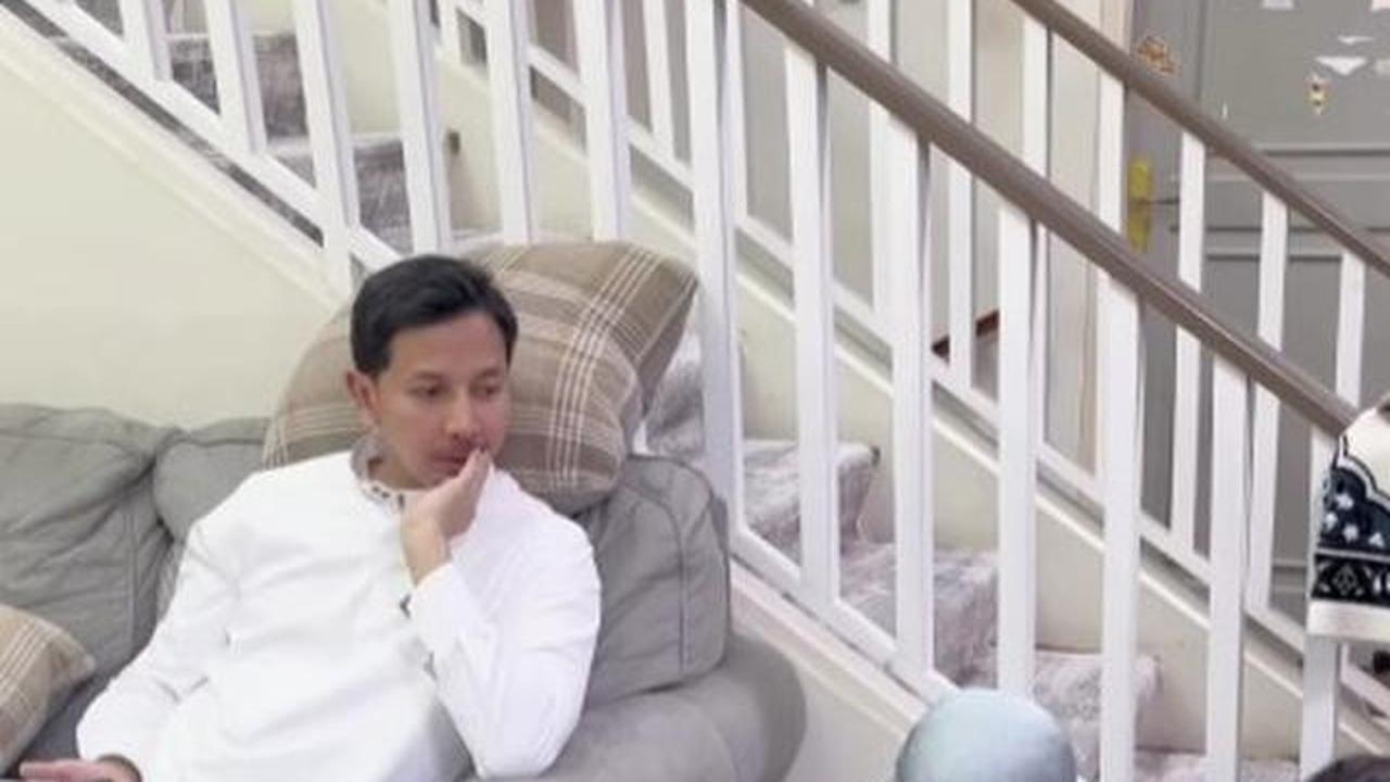 10 Potret Ruang Keluarga Rumah Fairuz A Rafiq dan Sonny Septian, Bergaya Classic Contemporary