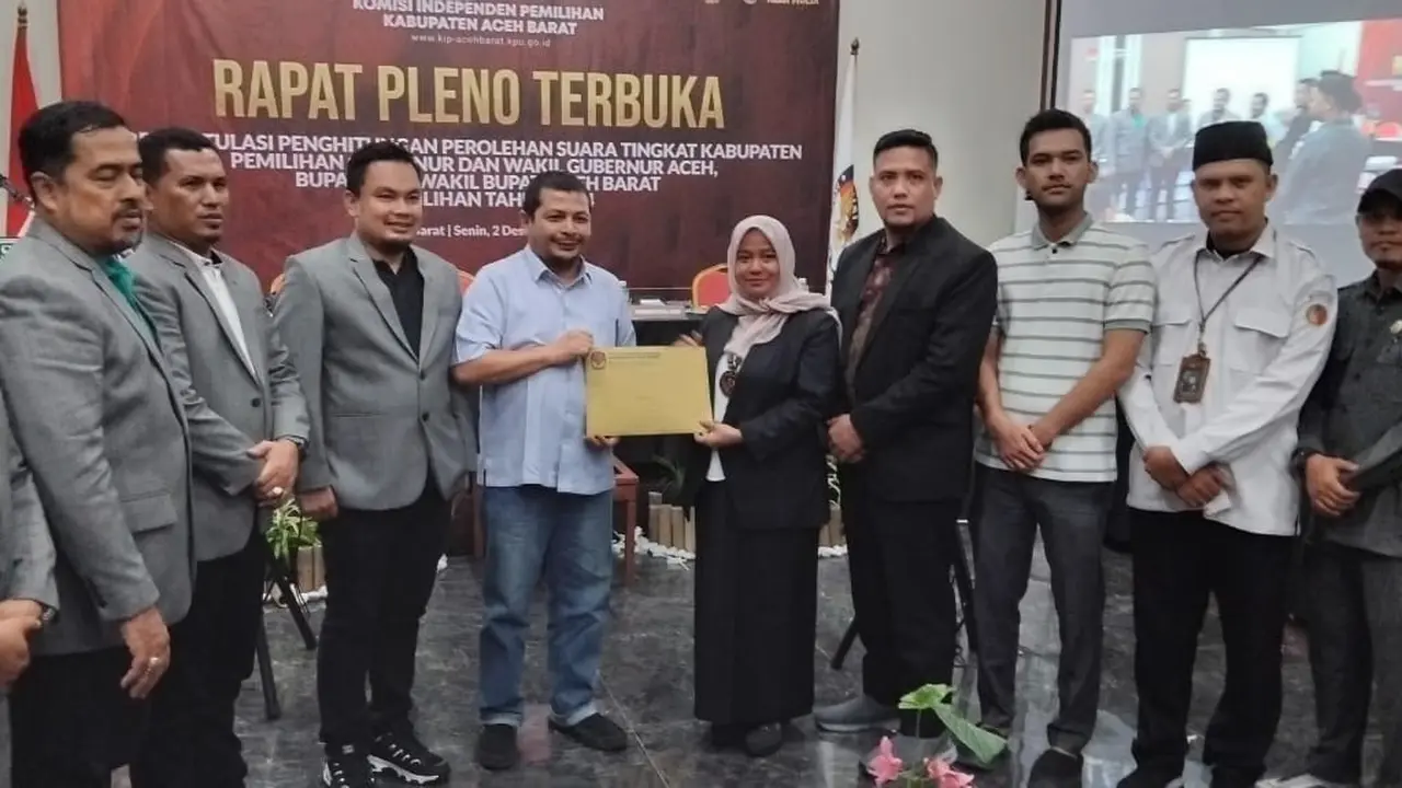 Komisi Independen Pemilihan (KIP) Kabupaten Aceh Barat menetapkan pasangan nomor urut satu, Tarmizi-Said Fadheil sebagai pemenang Pilkada 2024 dalam rapat pleno terbuka. (Istimewa)