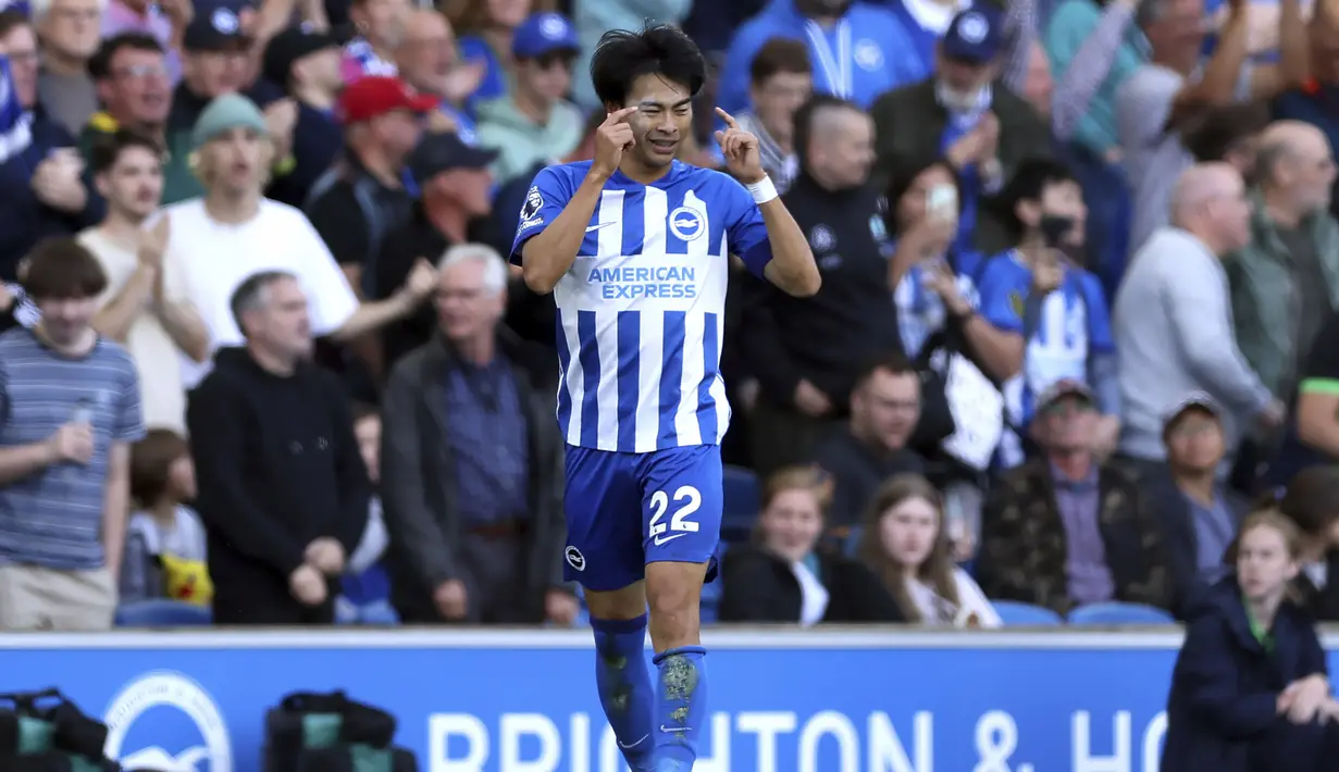 Kaoru Mitoma yang kini tengah menjalani musim kedua bersama Brighton and Hove Albion hingga kini telah mencetak 10 gol dari 39 laga di Premier League, termasuk tiga gol dari 6 laga pada musim 2023/2024. Bukan mustahil ia akan menjadi pemain Jepang tertajam di Premier League sepanjang sejarah karena masih terikat kontrak hingga 2025 bersama Brighton and Hove Albion. (PA via AP Photo/Steven Paston)