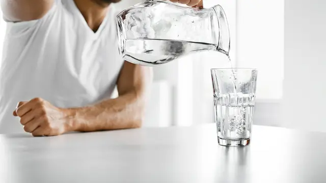 Konsumsi air mineral