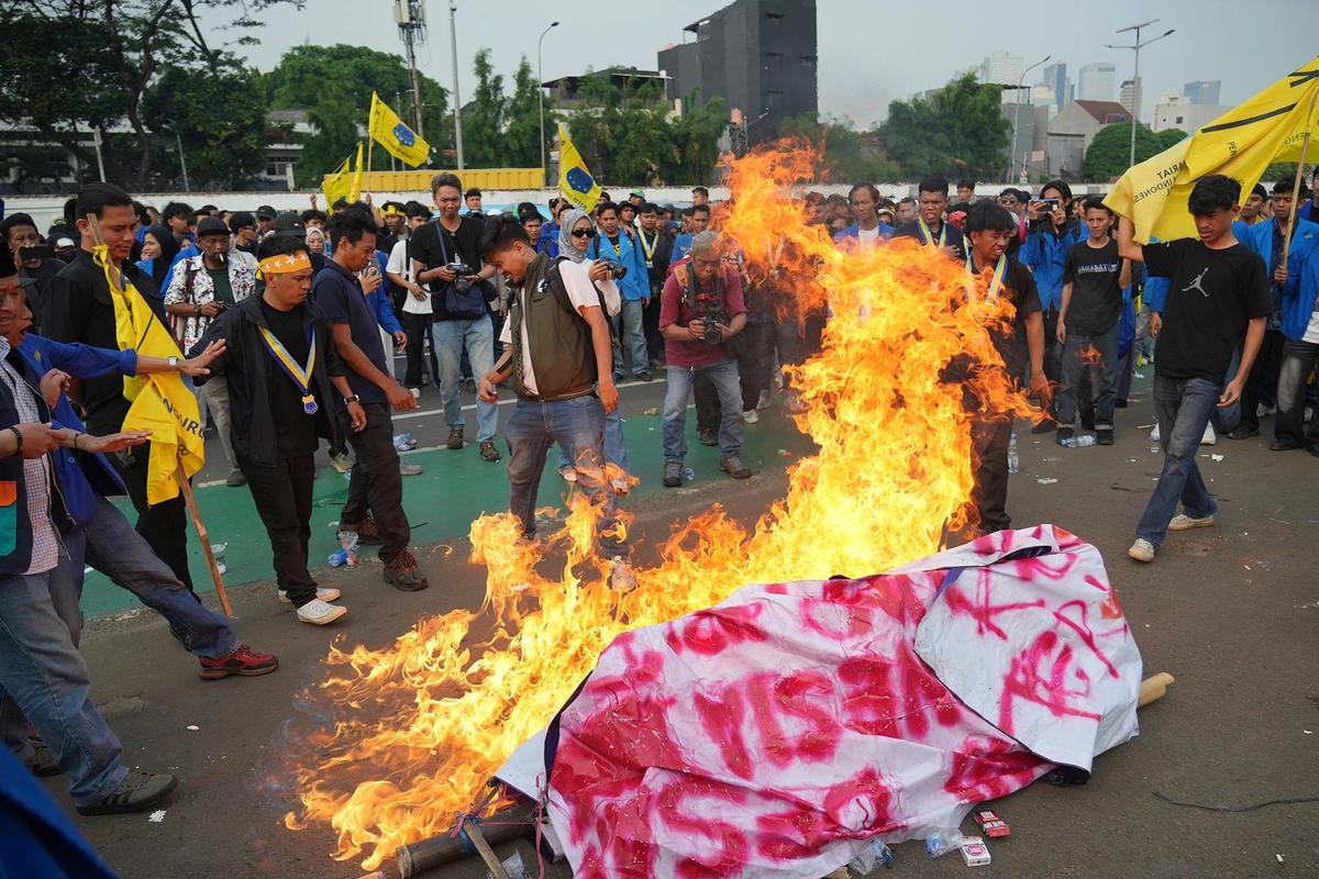 FOTO: Demo PMII di DPR Berujung Ricuh