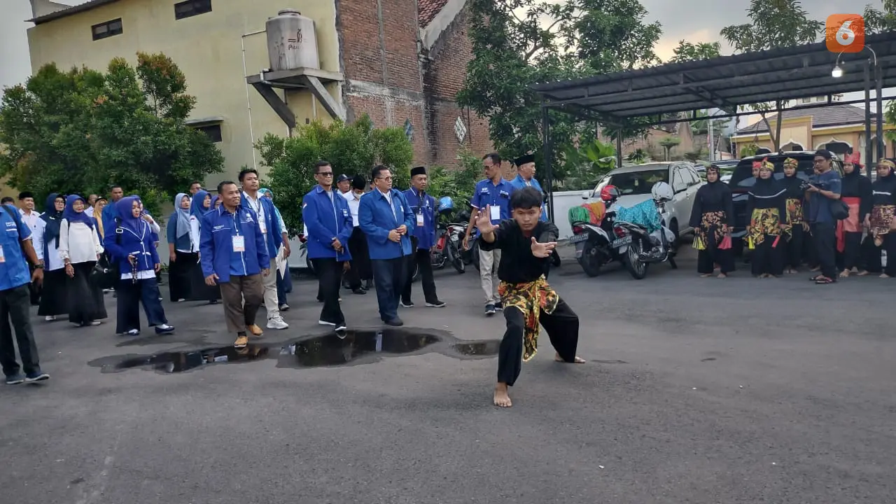 Tak Hanya Bersepeda, Tampilkan Seni Tari dan Gamelan PAN Daftarkan 45 Bacaleg ke KPU