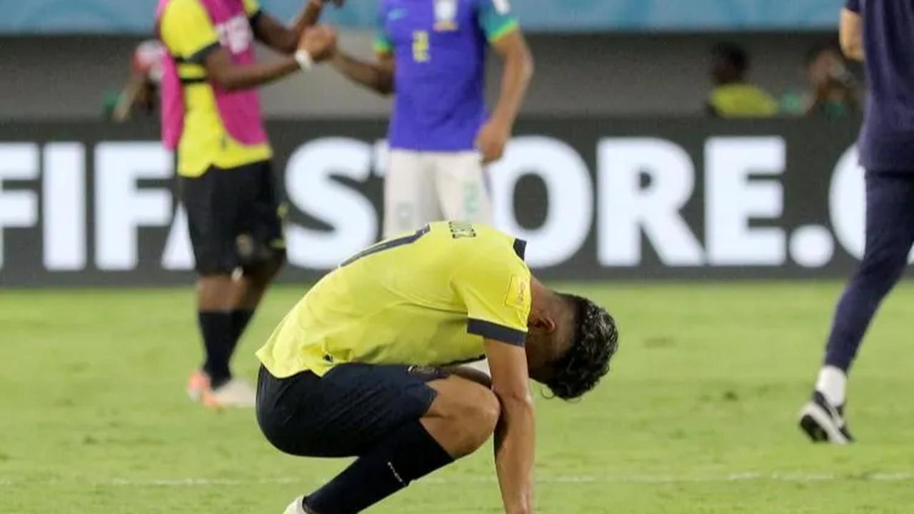 Di masa injury time babak kedua, Ekuador semakin tertinggal usai Brasil kembali membuat gol ketiga.<br>
