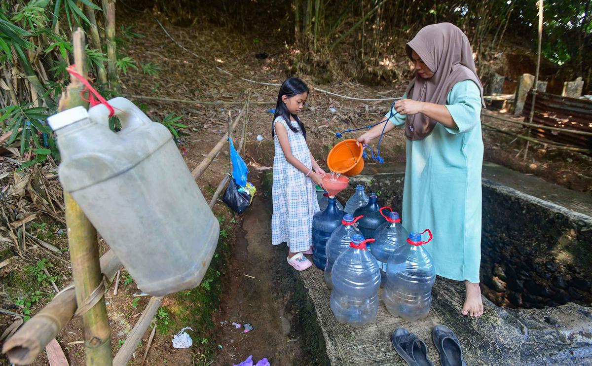 Kemarau Panjang Picu Krisis Air Bersih di Desa Cidokom