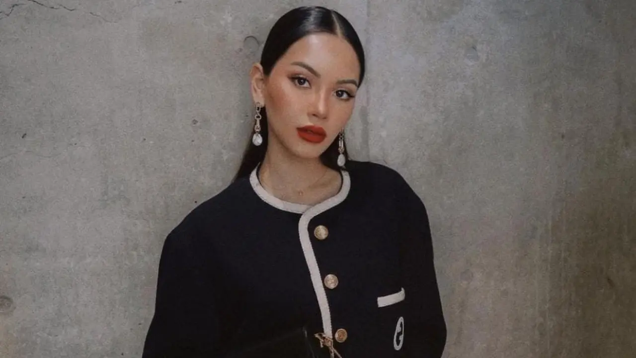 Outfit Hitam Ala Alyssa Daguise